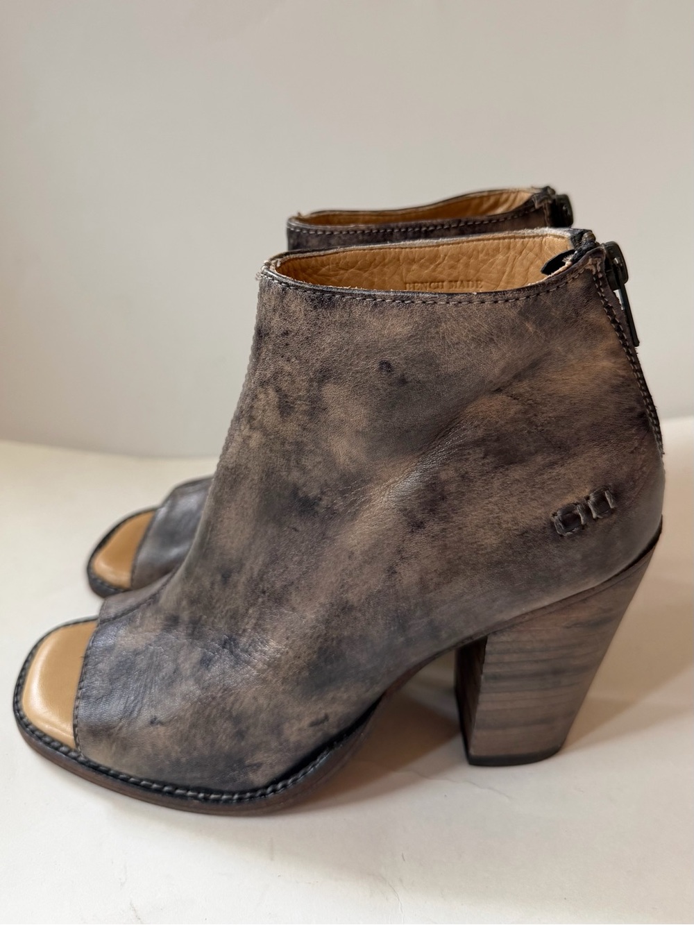 Bed Stu Onset Distressed Leather Peep-Toe Booties Wooden Block Heel Sz 7 black